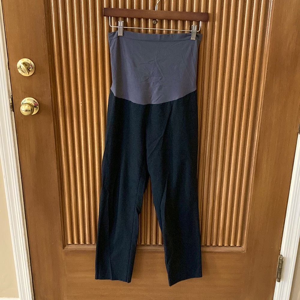 A Pea in the Pod maternity cropped dress pant